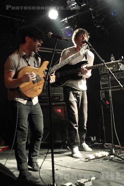 FOALS - 2007-11-09 - PARIS - La Boule Noire - Yannis Philippakis - Walter Gervers